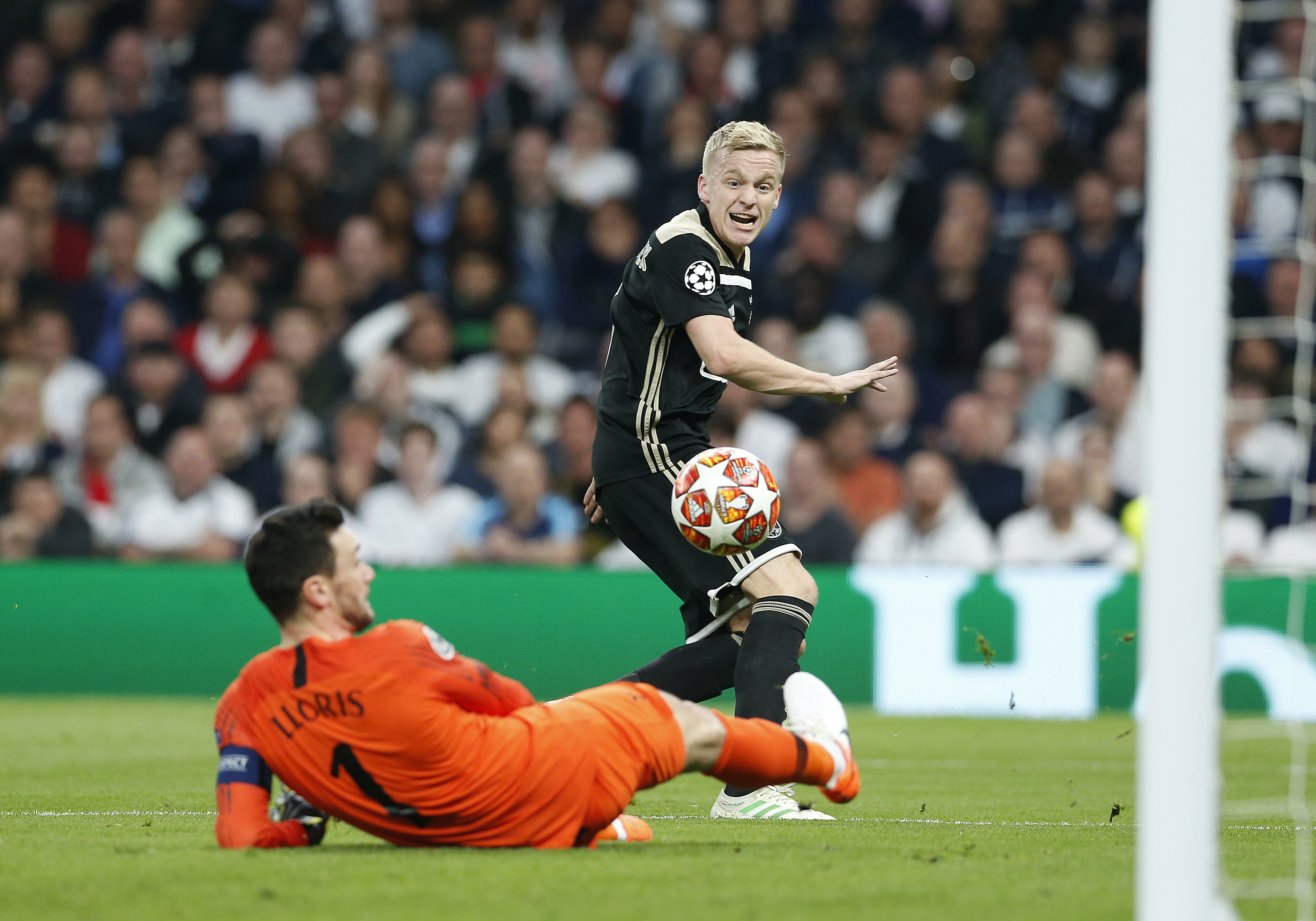 LOL电竞平台 -阿贾克斯内部会议纪要流出：赛前官宣签约，欧冠使命明确，临场指挥获称赞(阿贾克斯足球俱乐部官网)