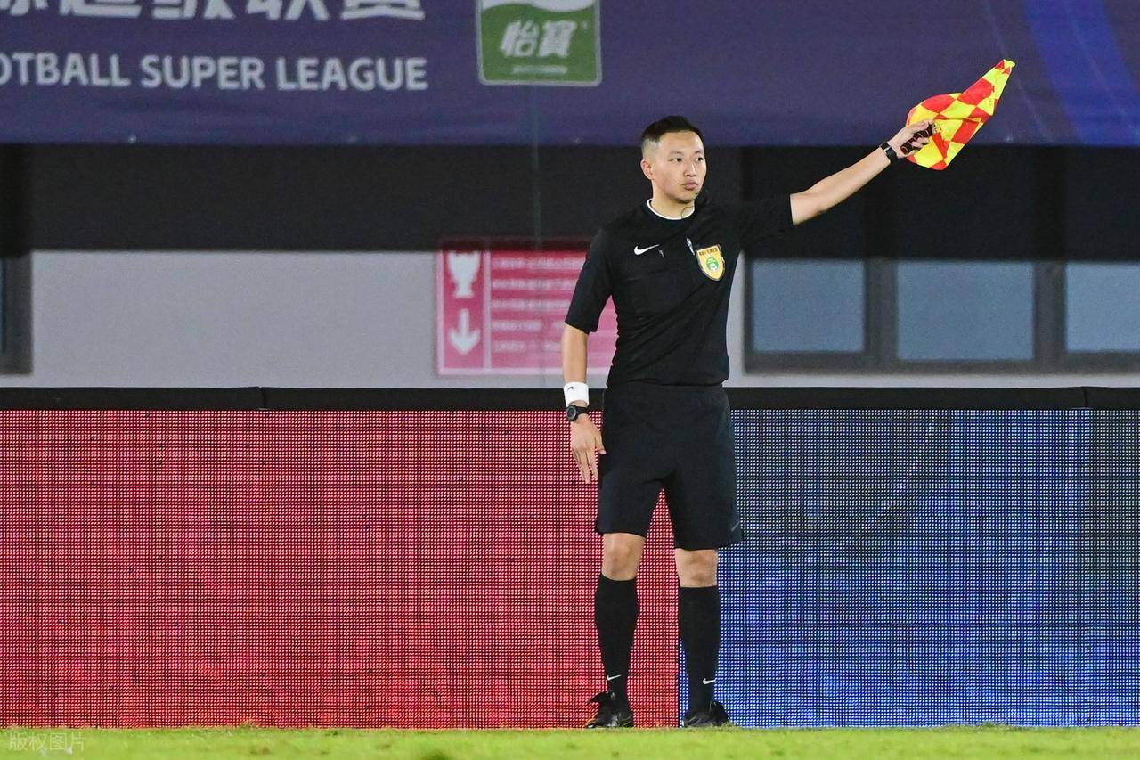 LOL电竞平台 -中超今晚再迎强敌，尼斯官宣签约，主帅态度：引发热议，团队化学反应显著 