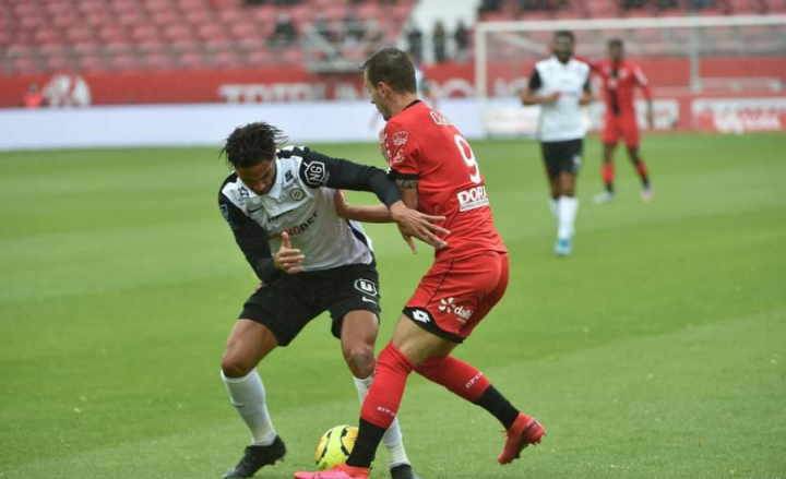 LOL联盟下注 -今晚法甲焦点战；曼城手感冰凉；质疑声仍在；临场指挥获称赞 